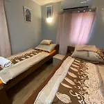 Baber Apartmanhaz Balatonakarattya بيت ضيافة بالاتونكينيشي
