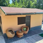Baber Apartmanhaz Balatonakarattya بيت ضيافة 3*