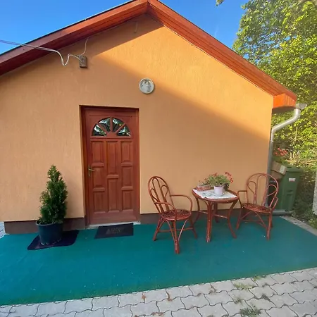 Baber Apartmanhaz Balatonakarattya بالاتونكينيشي