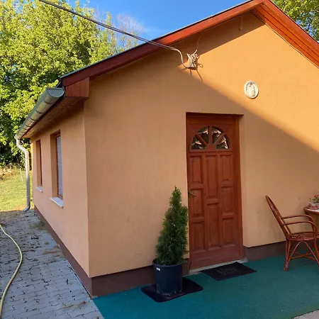 Baber Apartmanhaz Balatonakarattya بيت ضيافة 3*