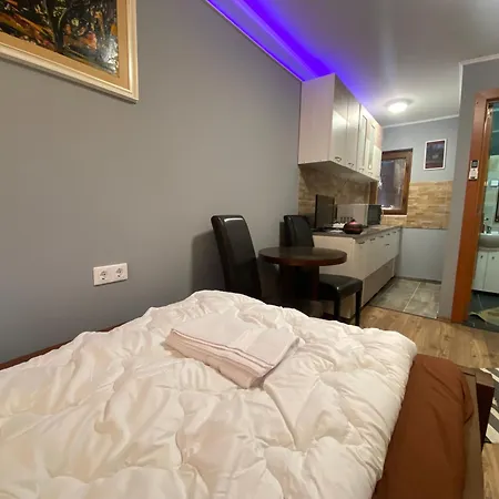 Baber Apartmanhaz Balatonakarattya بيت ضيافة 3*