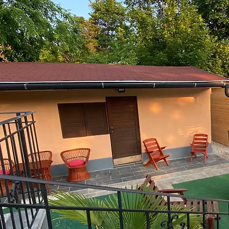 Baber Apartmanhaz Balatonakarattya بيت ضيافة بالاتونكينيشي