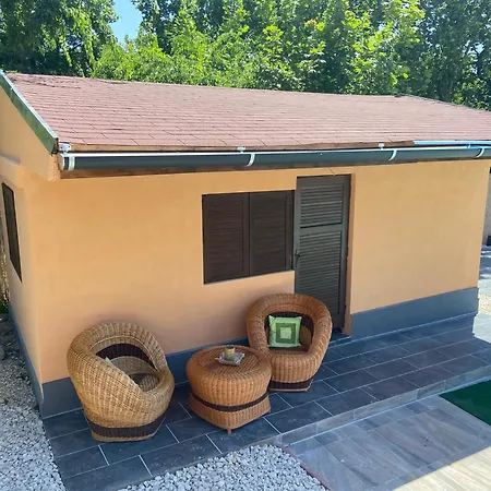 Baber Apartmanhaz Balatonakarattya Guest house 3*