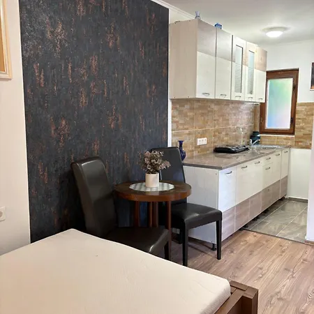 Baber Apartmanhaz Balatonakarattya Guest house
